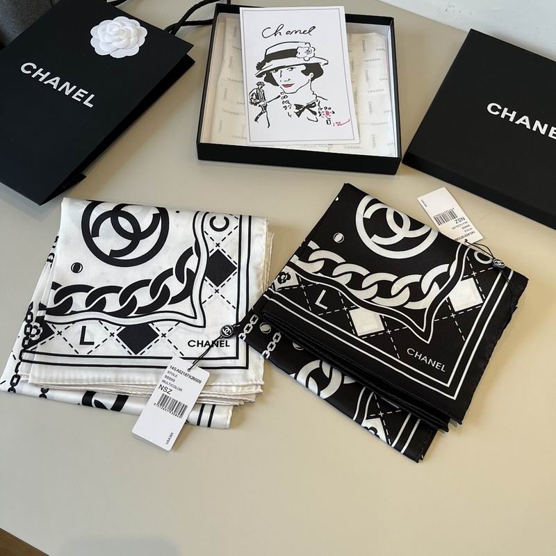 Chanel silk scarf hm47